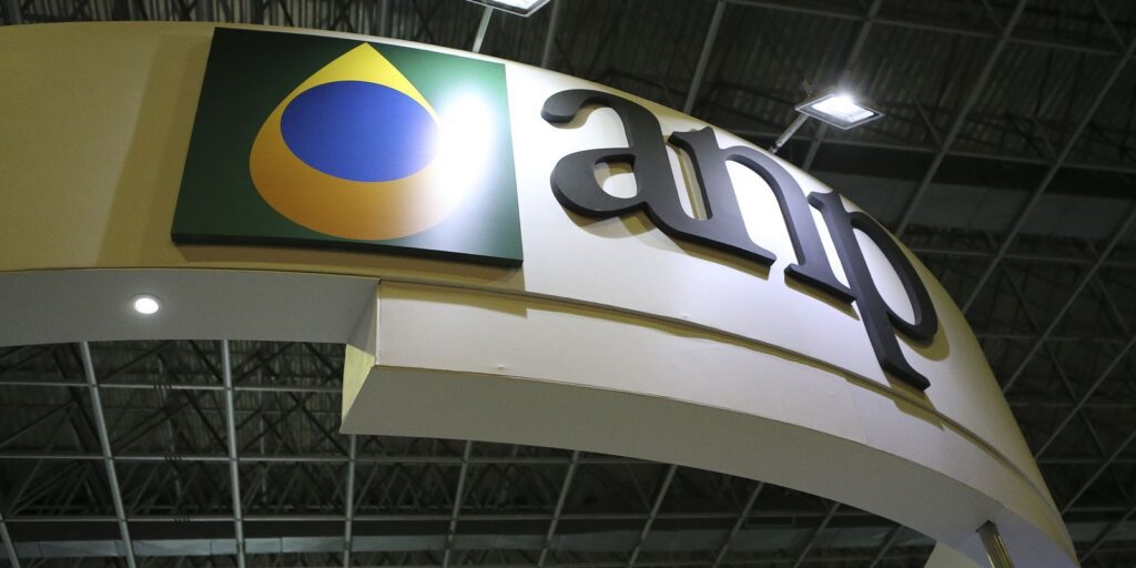 ANP autoriza funcionamento parcial da Refit