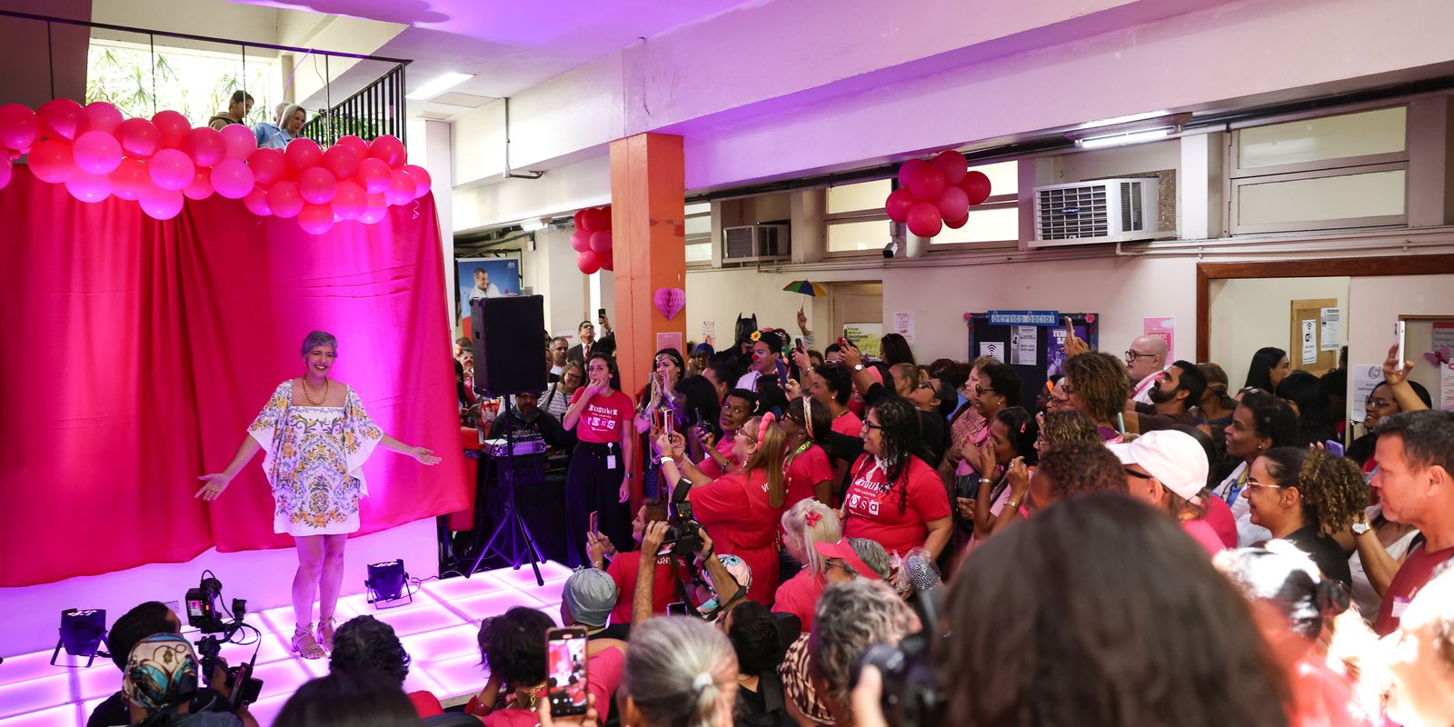 Inca promove autoestima de pacientes em celebração do Outubro Rosa