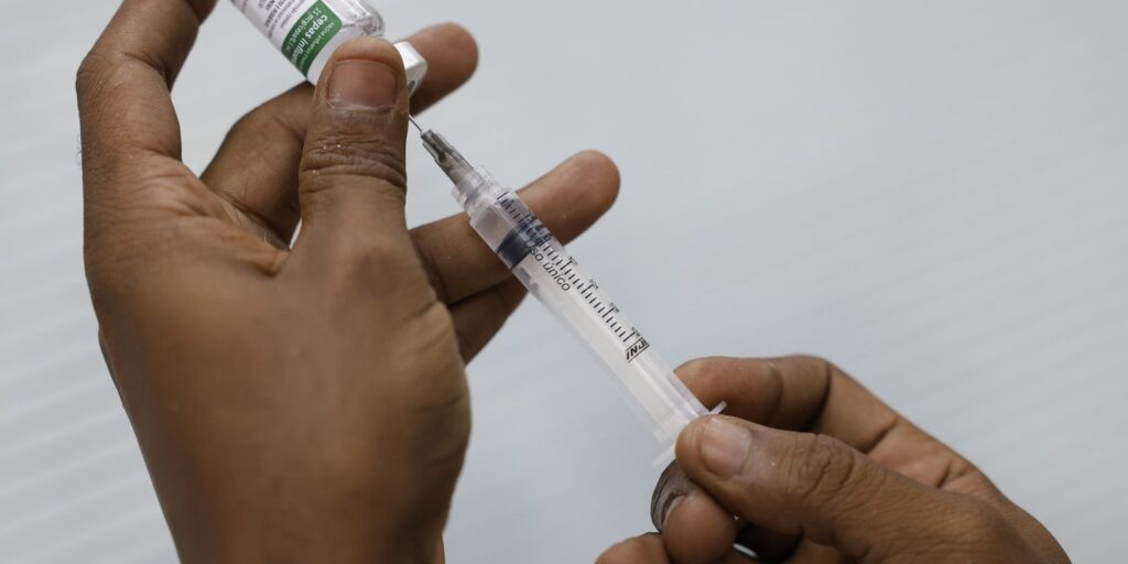 Vacinação despenca na Maré em dias de operação policial, aponta Unicef