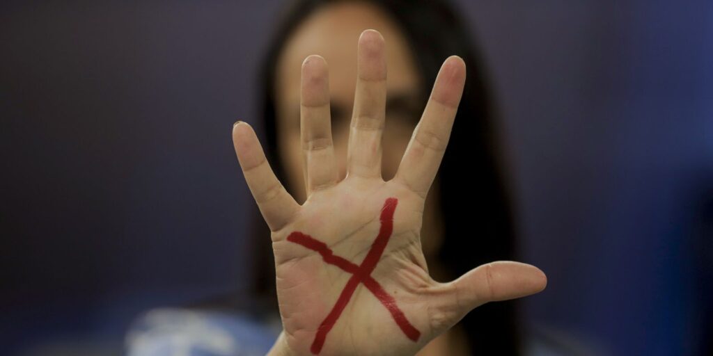 Caminhos da Reportagem traz mulheres que romperam violência doméstica