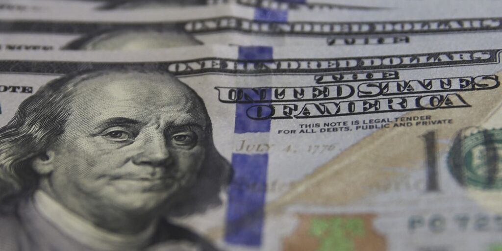 Dólar sobe para R$ 5,33 com espera de dados econômicos nos EUA