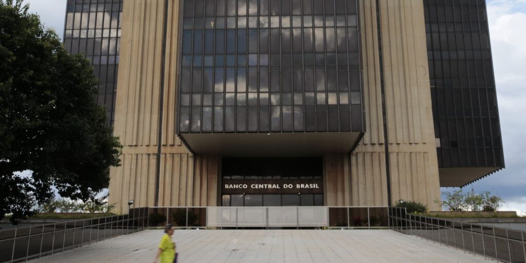Estimativas do mercado para inflação e PIB permanecem estáveis