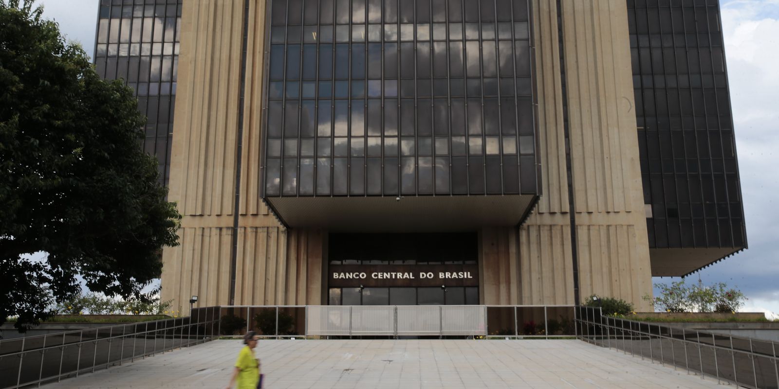 Estimativas do mercado para inflação e PIB permanecem estáveis