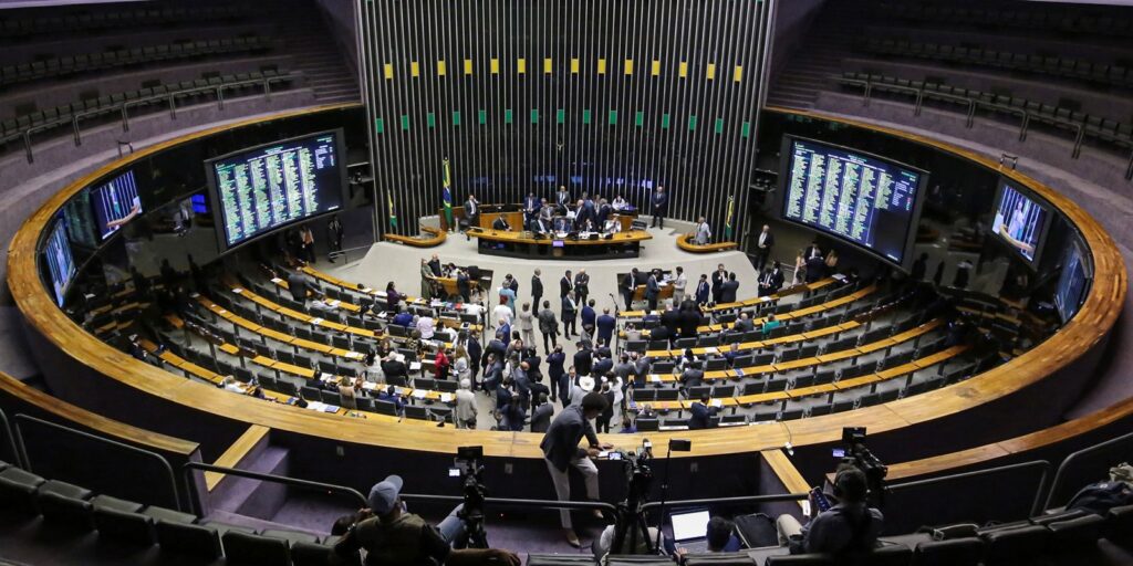 Lindbergh propõe mudança em regra de cassação de mandato por faltas