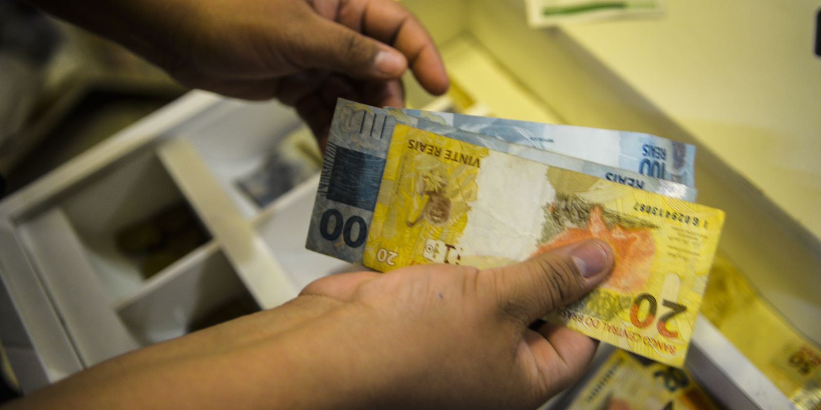 Lote extra de R$ 156,4 milhões do abono salarial será pago hoje