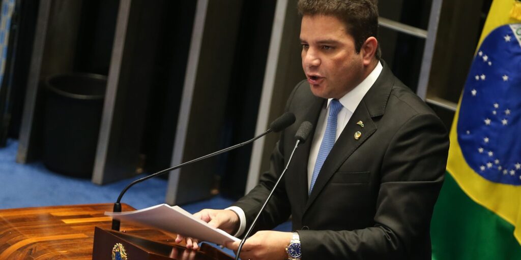 Mendes suspende julgamento de governador do Acre no STJ por 15 dias