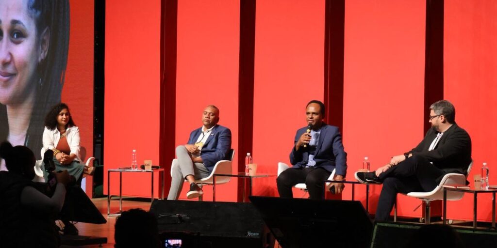 Negros acreditam mais em empresas do que no poder público, diz estudo