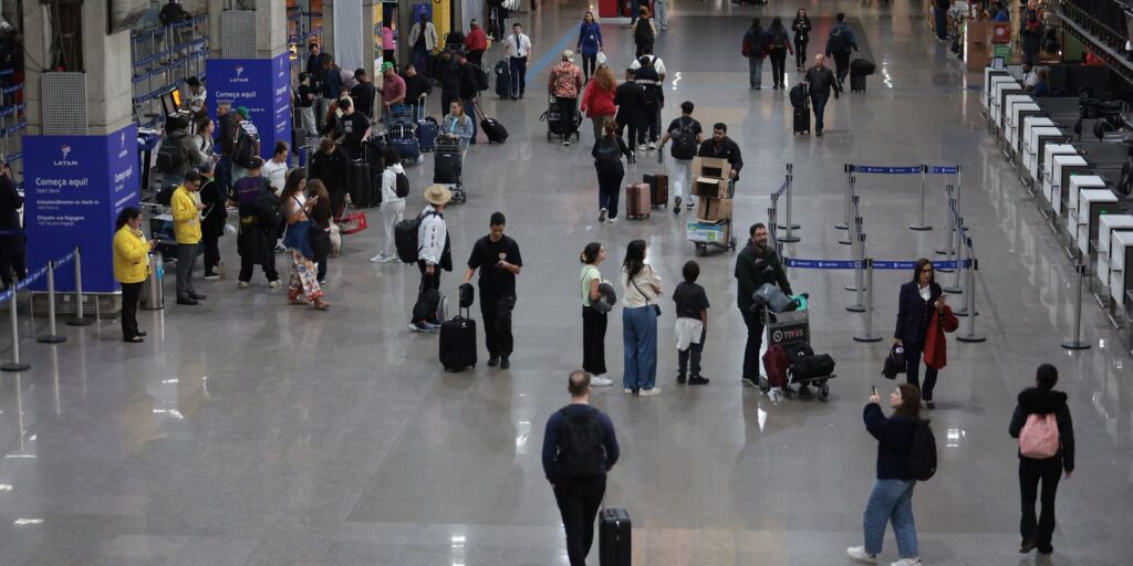 Turismo internacional no Brasil bate recorde em 2025