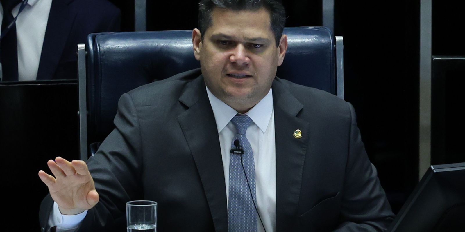 Alcolumbre critica decisão de Gilmar Mendes sobre impeachment no STF