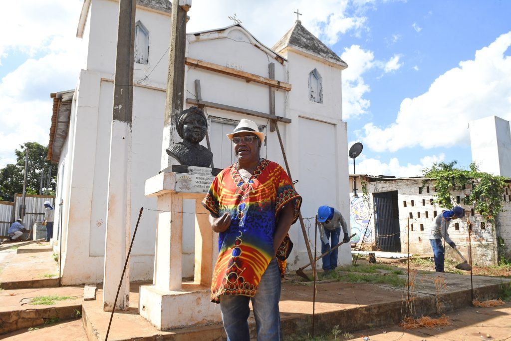 Moradores da Tia Eva se emocionam e comemoram início das obras de restauração na comunidade