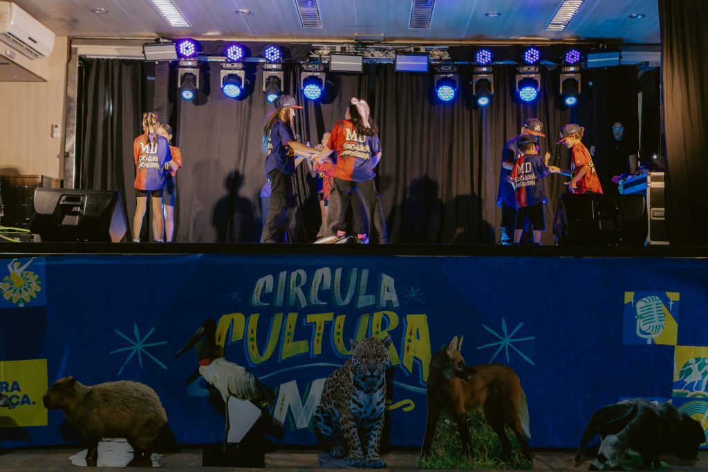 Espetáculo em Sonora abre programação que leva teatro, dança e circo a diversas cidades de MS