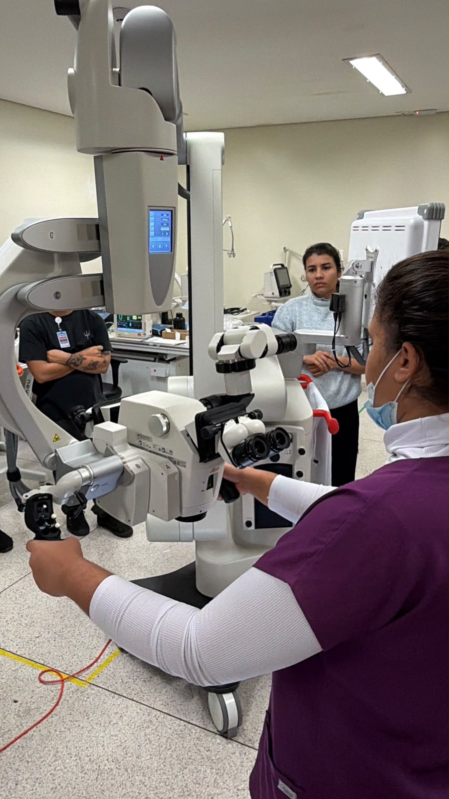 Governo de MS amplia capacidade cirúrgica do HR da Costa Leste com microscópio de alta tecnologia