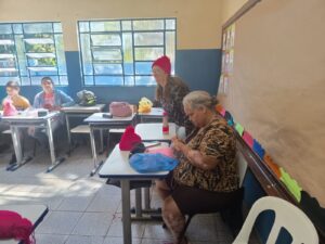 Semu forma 30 mulheres em curso de crochê – CGNotícias