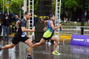 Mesmo com chuva, Corrida do Facho celebra 127 anos da Capital – CGNotícias