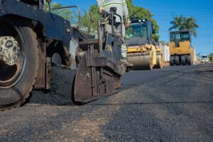 Vira CG Infraestrutura acelera frentes de asfalto na cidade  – CGNotícias