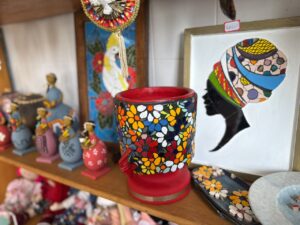 Curso ensina técnicas de mosaico com azulejos e pastilhas – CGNotícias
