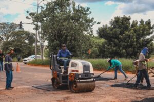 Mutirão de tapa-buracos chega à Vila Planalto neste sábado – CGNotícias